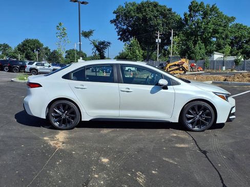 Certified 2025 Toyota Corolla SE w/ SE Premium Package FWD image 2