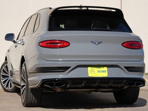 Used 2022 Bentley Bentayga AWD/4WD image 6