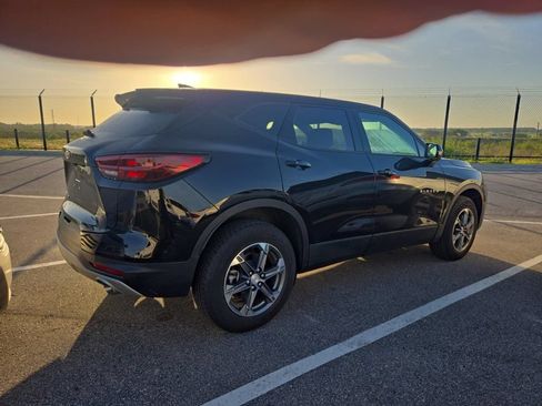 Used 2025 Chevrolet Blazer LT AWD/4WD image 2