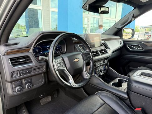 Used 2023 Chevrolet Suburban Premier RWD image 21