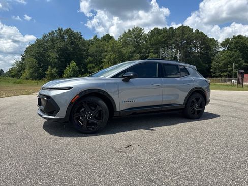 New 2025 Chevrolet Equinox EV RS image 3
