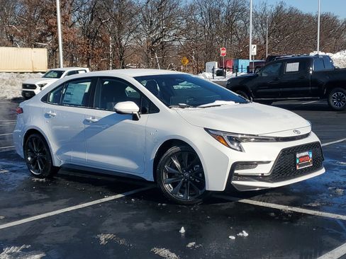 New 2026 Toyota Corolla SE image 2