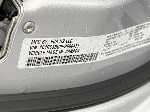 Used 2023 Chrysler Pacifica Touring-L w/ Uconnect Theater Family Group image 34