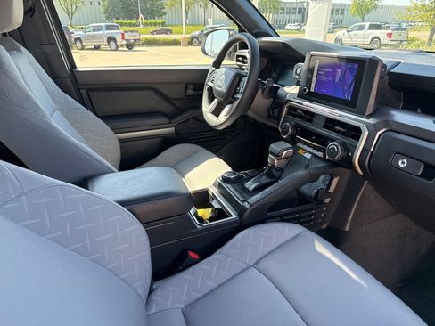 Certified 2025 Toyota Tacoma SR5 AWD/4WD image 12