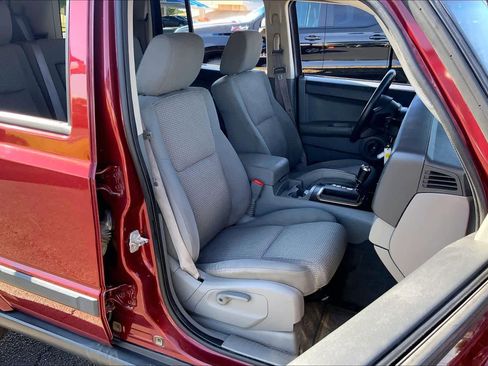 Used 2007 Jeep Commander Sport image 8
