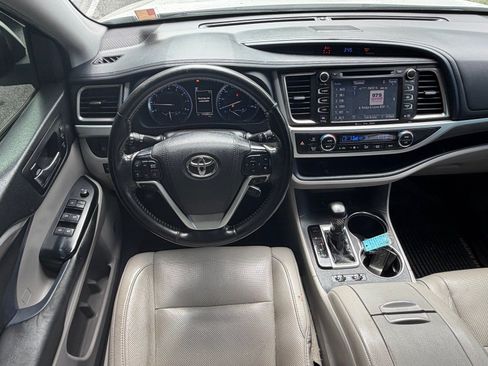 Used 2019 Toyota Highlander Limited Platinum AWD/4WD image 30