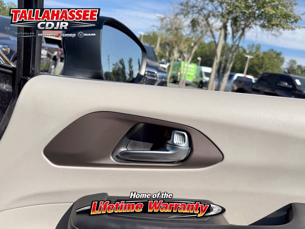 Used 2023 Chrysler Voyager LX FWD image 38