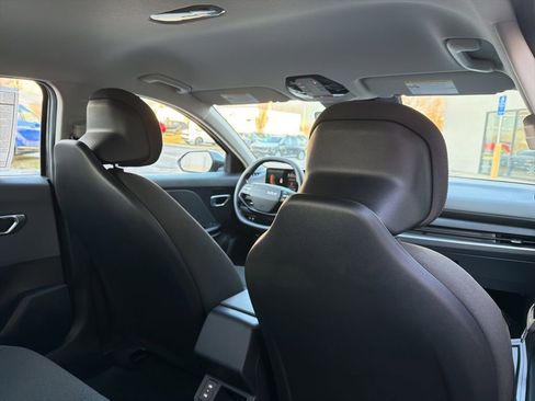 New 2025 Kia K4 LX image 17