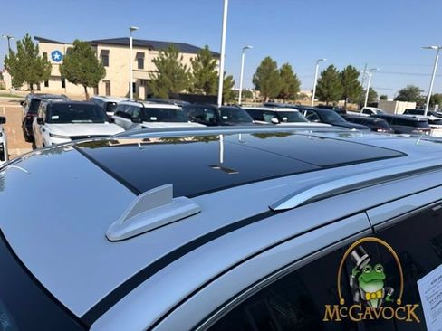 Used 2023 GMC Yukon Denali Ultimate w/ LPO, Floor Liner Package AWD/4WD image 7