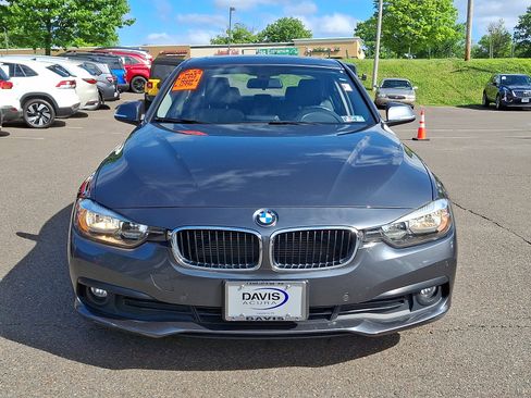 Used 2017 BMW 320i xDrive Sedan AWD/4WD image 2
