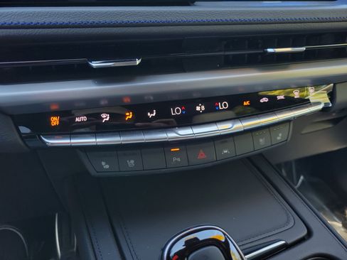 Used 2025 Cadillac XT4 Sport image 26