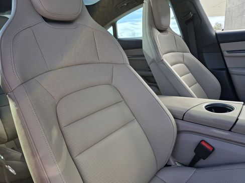 Used 2025 Porsche Taycan 4S image 33