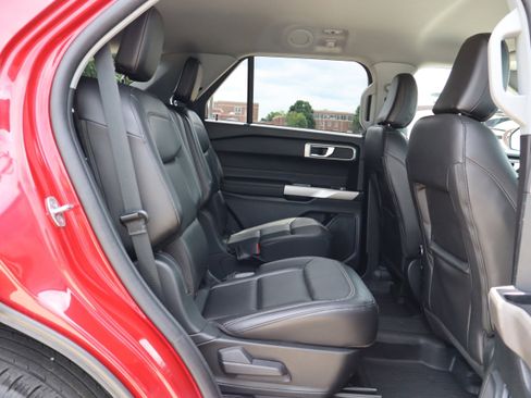 Used 2023 Ford Explorer XLT w/ Equipment Group 202A image 14