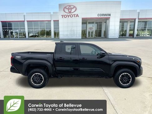 Used 2024 Toyota Tacoma TRD Off-Road image 9