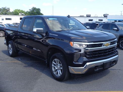 Used 2023 Chevrolet Silverado 1500 LT AWD/4WD image 3