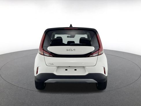 Used 2025 Kia Soul LX w/ LX Technology Package FWD image 8
