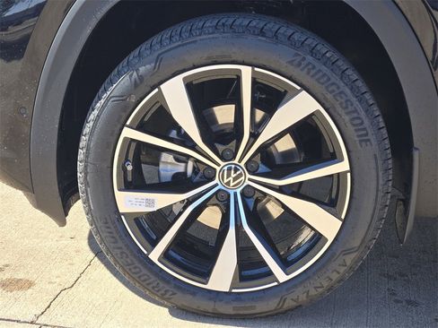 New 2026 Volkswagen Atlas Cross Sport SEL Premium R-Line image 10