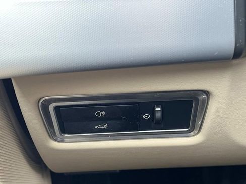 Used 2013 Jaguar XF image 28