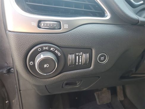 Used 2019 Jeep Cherokee Limited image 22