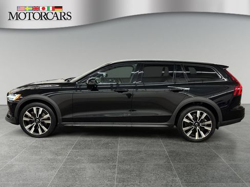 Used 2022 Volvo V60 T5 Cross Country w/ Climate Package AWD/4WD image 6