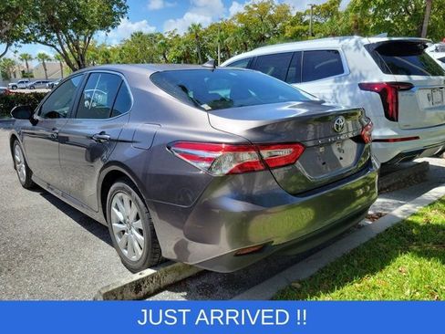 Used 2019 Toyota Camry LE image 4