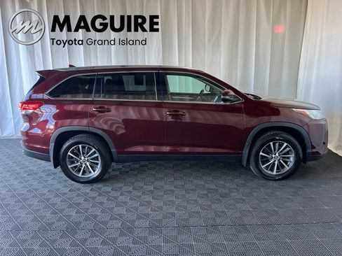 Used 2019 Toyota Highlander XLE AWD/4WD image 2