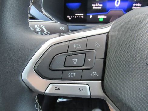 Used 2023 Volkswagen Taos SE image 33