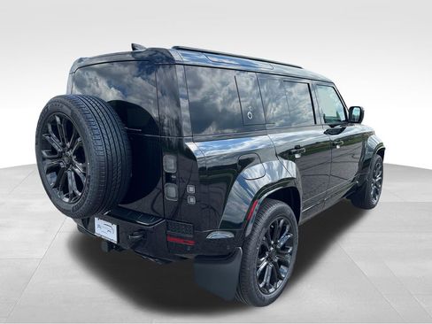 New 2026 Land Rover Defender 110 OCTA image 5