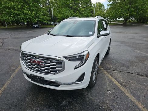 Used 2020 GMC Terrain Denali w/ Denali Premium Package AWD/4WD image 2