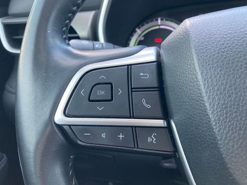 Used 2024 Toyota Highlander XLE FWD image 13