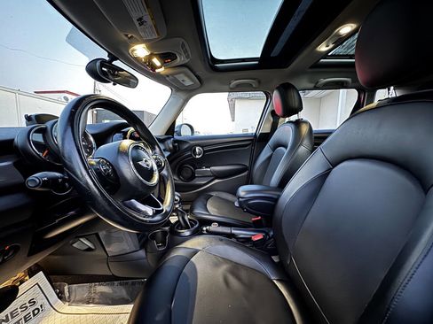 Used 2017 MINI Cooper 4-Door Hardtop image 11