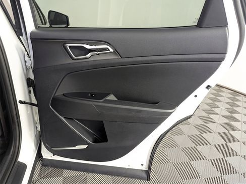 New 2026 Kia Sportage LX image 32