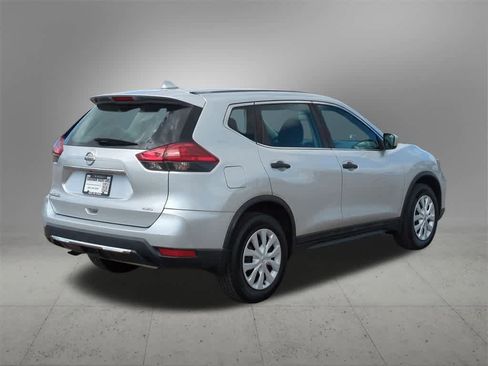 Used 2017 Nissan Rogue S image 6