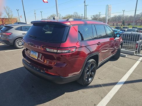 Used 2024 Jeep Grand Cherokee L Altitude image 3