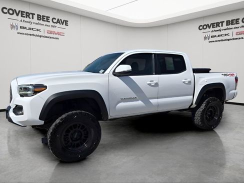 Used 2021 Toyota Tacoma TRD Off-Road w/ Technology Package image 4