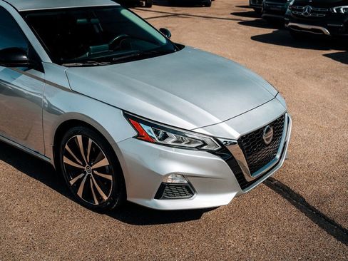 Used 2019 Nissan Altima 2.5 SR w/ SR Premium Package image 9