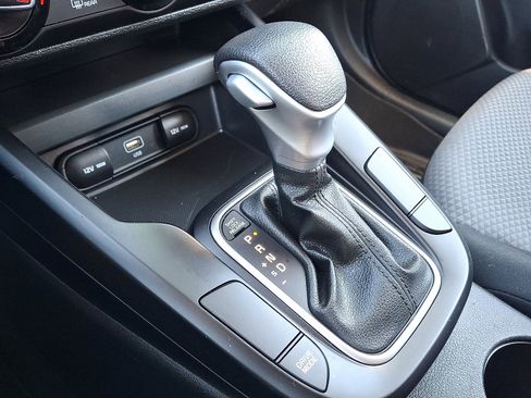 Used 2023 Kia Soul LX w/ LX Technology Package image 15