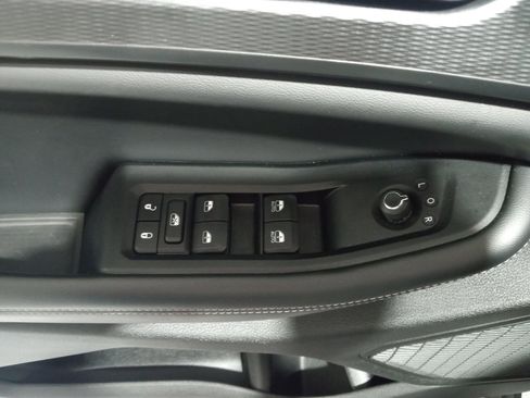 Used 2024 Jeep Grand Cherokee Altitude image 12