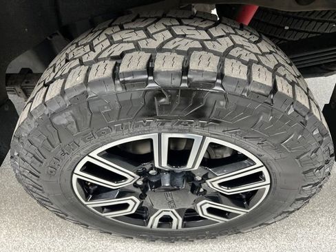 Used 2020 GMC Sierra 2500 AT4 w/ AT4 Premium Package image 16