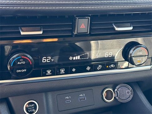 Used 2023 Nissan Rogue SV image 25