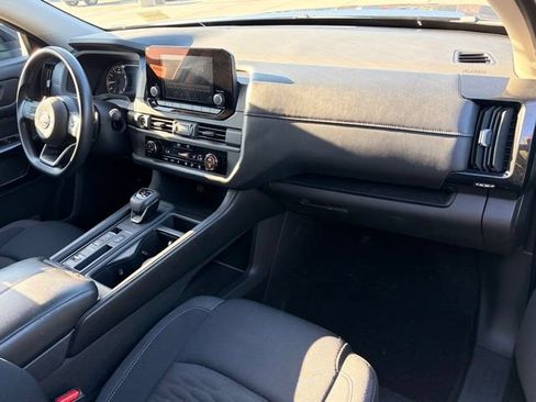 Used 2024 Nissan Pathfinder S FWD image 13