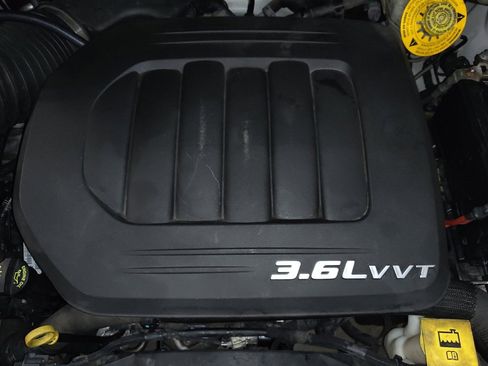 Used 2018 Dodge Grand Caravan SE w/ UConnect Hands-Free Group image 30