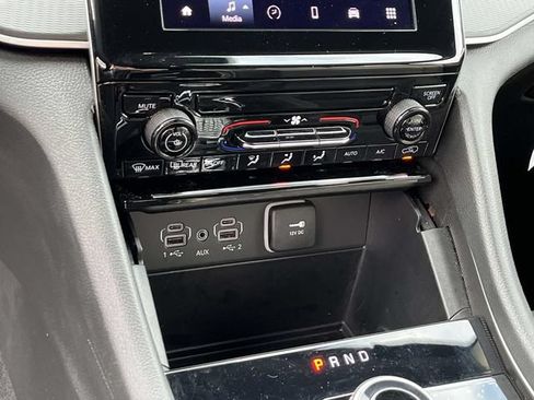 Used 2025 Jeep Grand Cherokee Laredo X AWD/4WD image 30