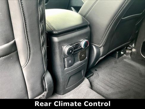 Used 2022 Ford Explorer XLT w/ Equipment Group 202A AWD/4WD image 10