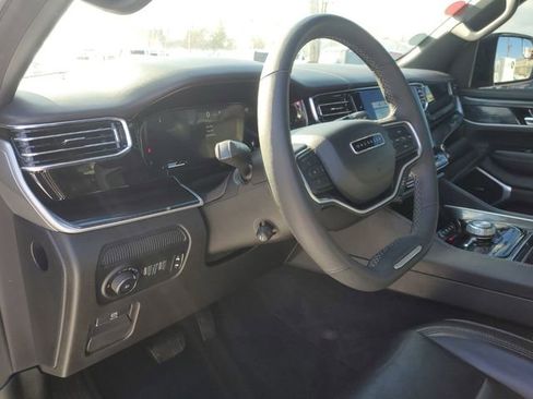 Used 2023 Jeep Wagoneer Base w/ Convenience Group I image 9