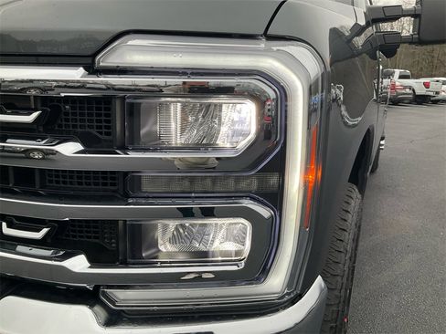 New 2026 Ford F250 Lariat w/ FX4 Off-Road Package image 9