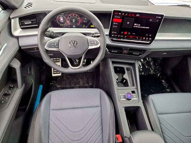 New 2026 Volkswagen Tiguan SE R-Line FWD image 9