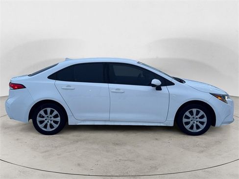 Used 2022 Toyota Corolla LE image 6