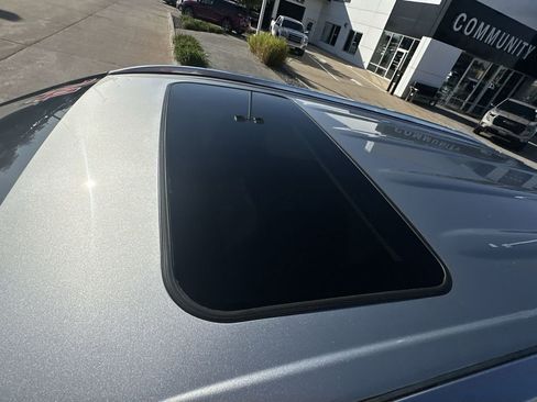 Used 2021 Toyota Highlander XLE image 18