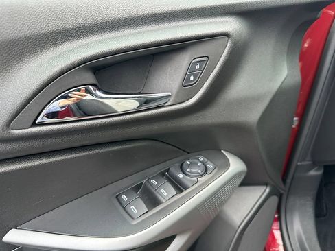 Used 2024 Chevrolet Trax LS w/ LS Convenience Package FWD image 13